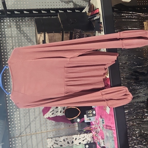 New In Pink Top Size Small - Picture 8 of 8